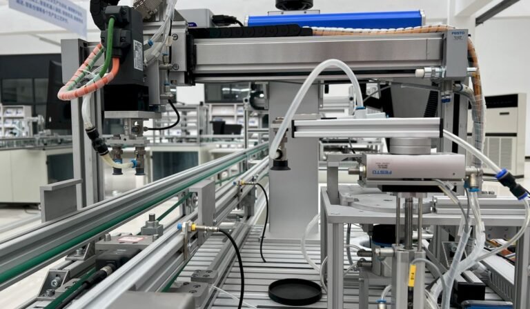 Maquinaria automatizada y procesos tecnológicos