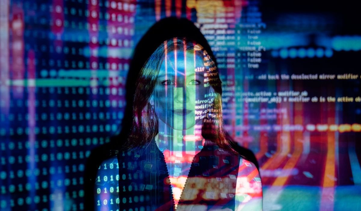 Pantalla con flujo de trabajo y código para automatización