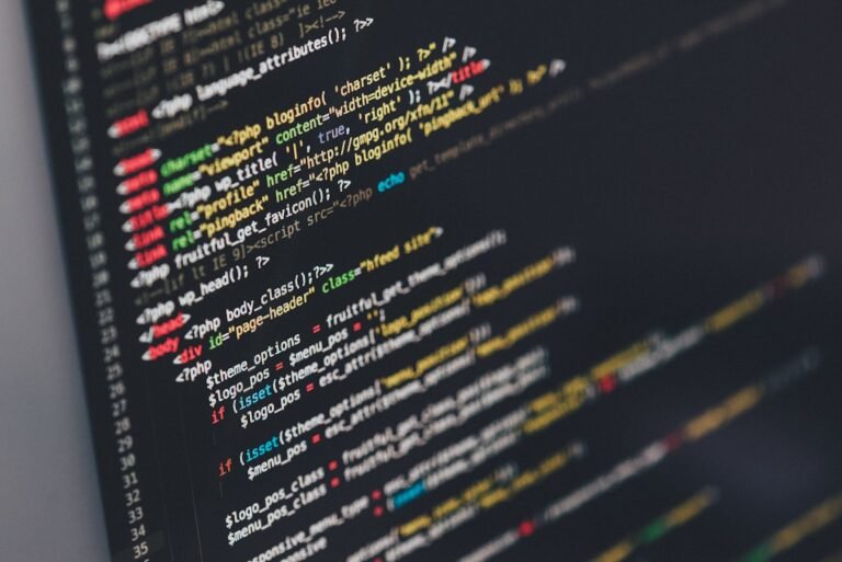 Código en pantalla para ilustrar automatización con n8n y WordPress